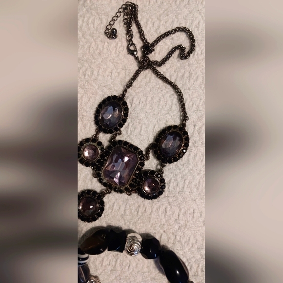 Dark glamorous color coordinated set of costume jewelry. - Picture 2 of 4